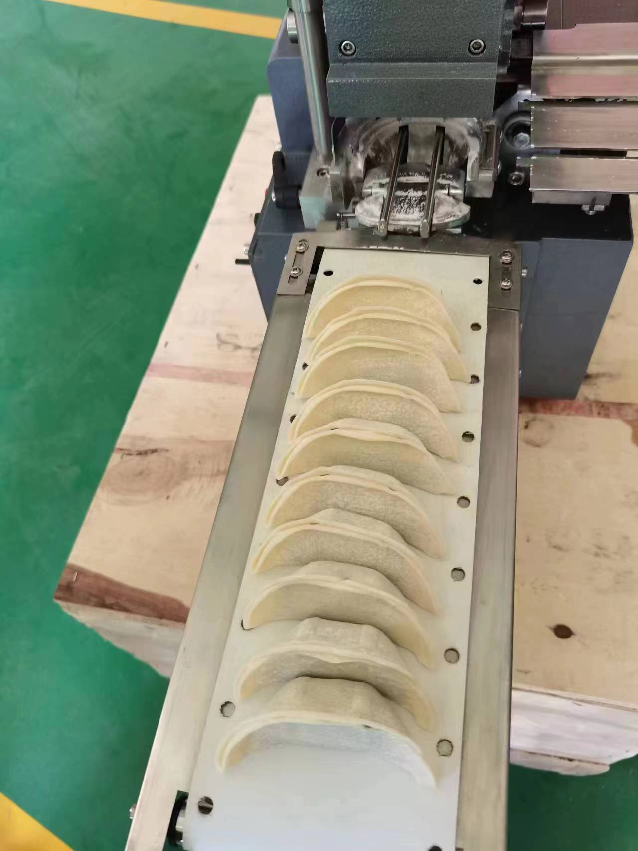 Wysokowydajna japońska maszyna – Gyoza Dumpling Maker recenzja i cena